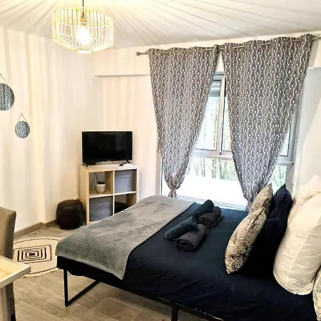 Cosy Avec Piscine Residentielle & Proche Centre Apartamento