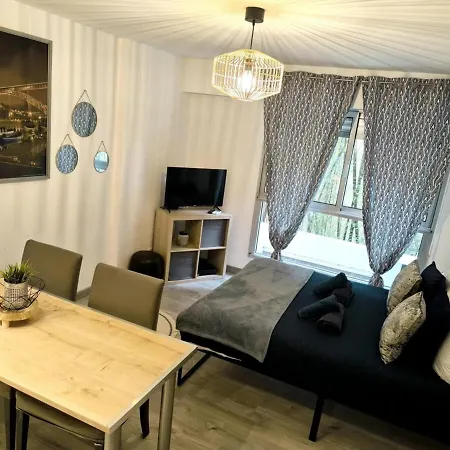 Cosy Avec Piscine Residentielle & Proche Centre Apartamento